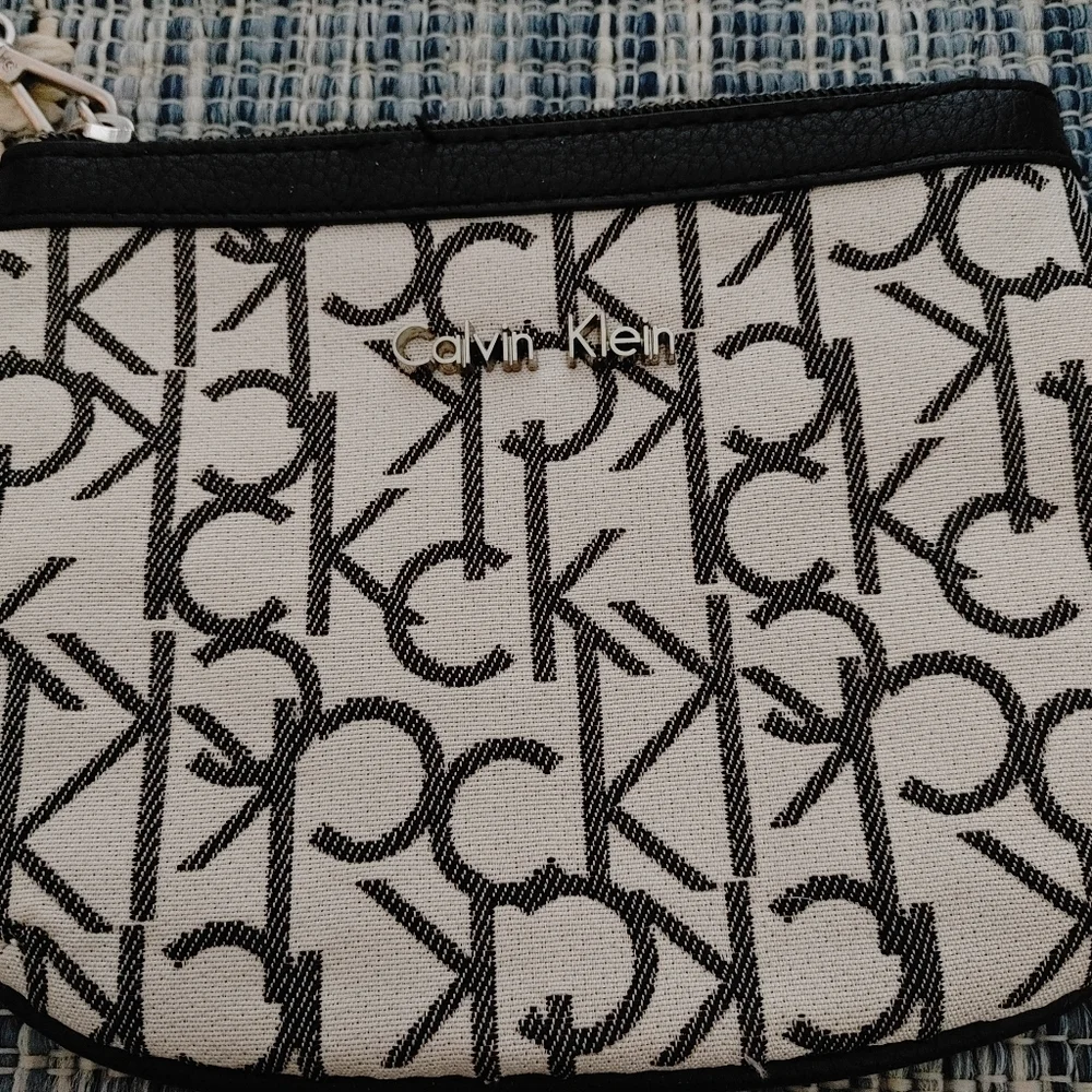 Calvin Klein Wristlet - Picture 6 of 9